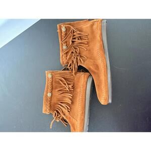 Minnetoka Women Suede Leather Cognac Brown Fringe Moccasin Ankle Boot NWOT 9.5